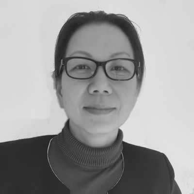 Winkie Choi _Photo Professional Asian woman with glasses, portrait. Treasury 360° Europe speaker.